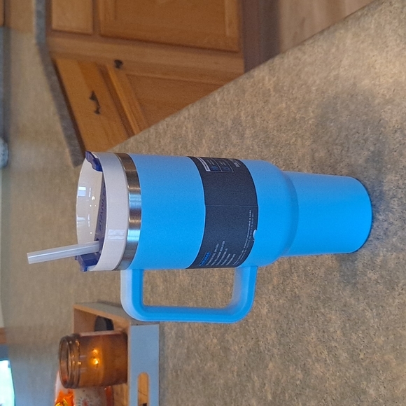New 40oz Stanley quencher Cornflower - Picture 3 of 9
